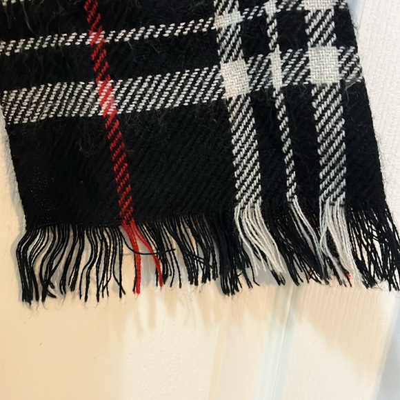 Classic plaid scarf - Picture 2 of 7